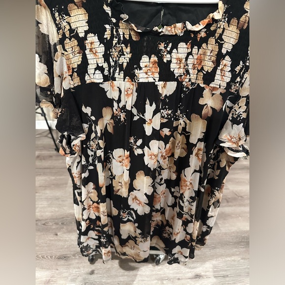 Poppi Women’s plus-size Black & Cream Floral Flutter-sleeve Blouse❤️❤️2X - Picture 4 of 7